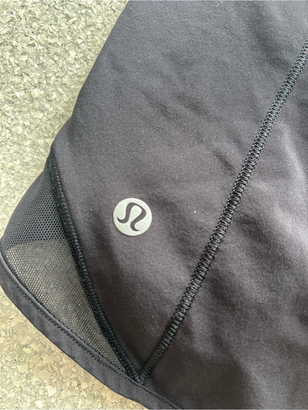 Lululemon Women’s Hotty Hot Black Athletic Shorts Size 12 - Picture 3 of 3